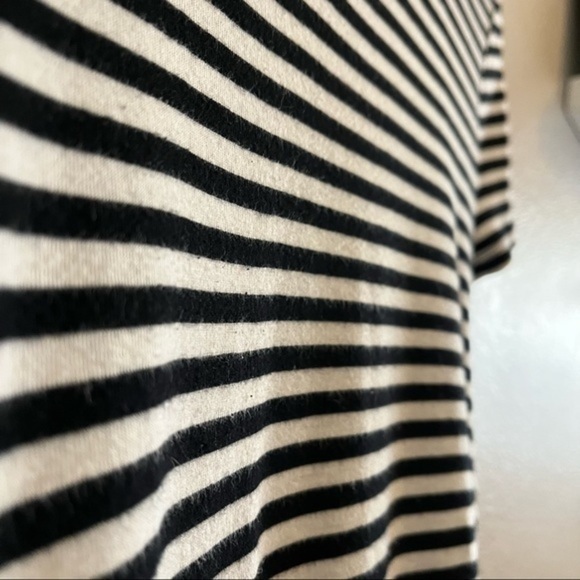 Old Navy Basic Striped Tee - Picture 4 of 6